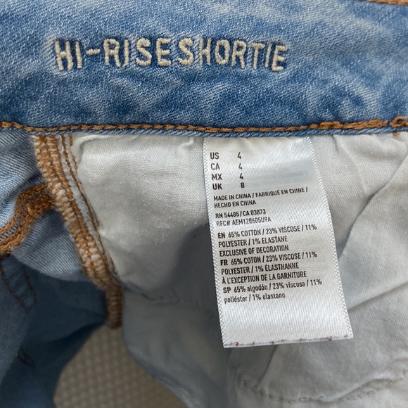 Women’s American Eagle light wash hi-rise shortie jean shorts. Size 4. - Picture 14 of 16
